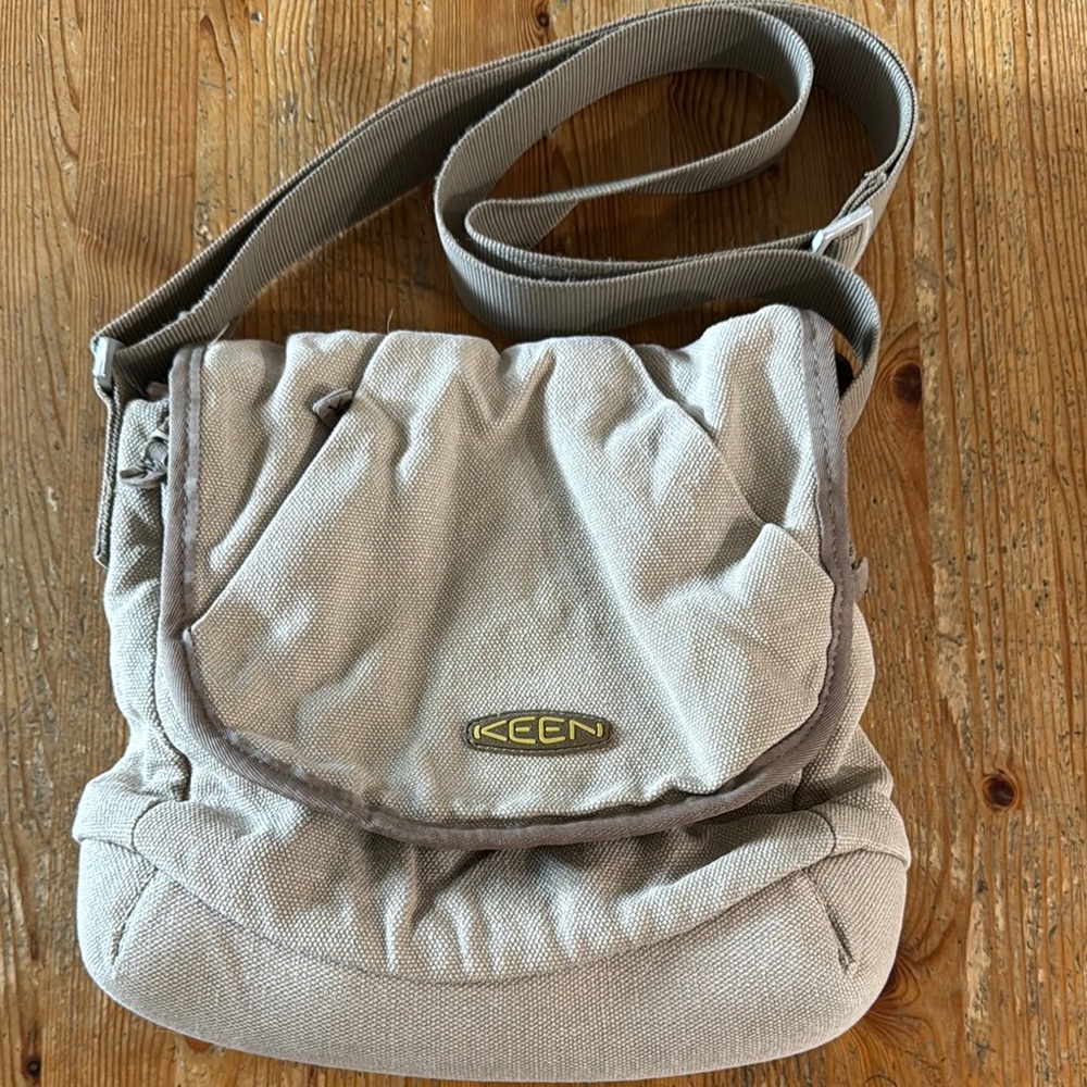 Keen tan hemp Crossbody Bag